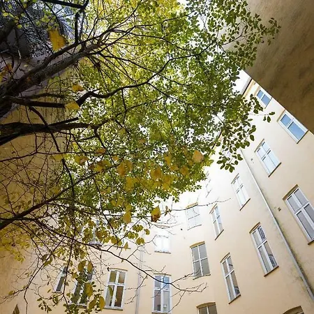Central Newly Redecorated 1br, Free Bikes Apartment *