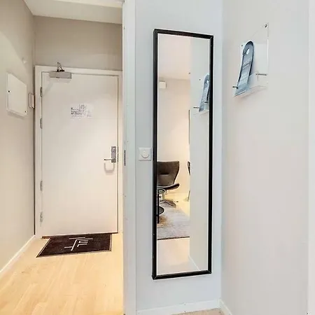 Central Newly Redecorated 1br, Free Bikes Appartement
